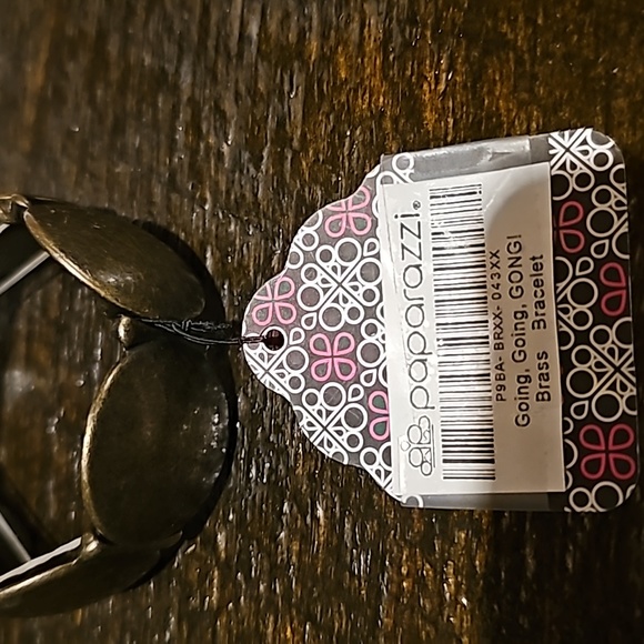 Paparazzi necklace, 2 pairs of earrings & 2 bracelets - Picture 10 of 11